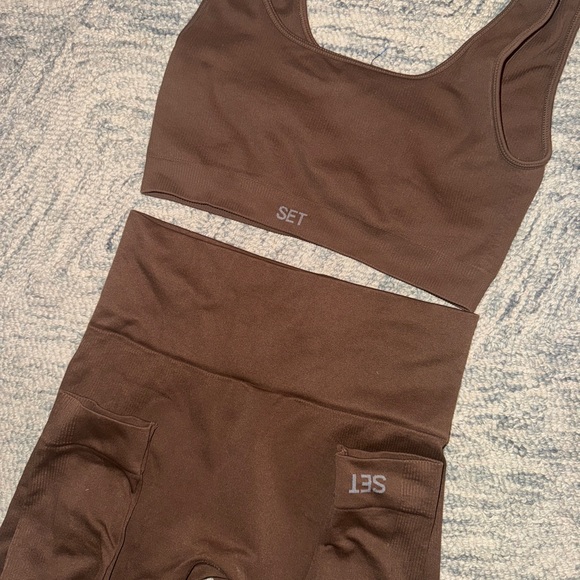 SET Active Bra and Leggings Set - Picture 5 of 5